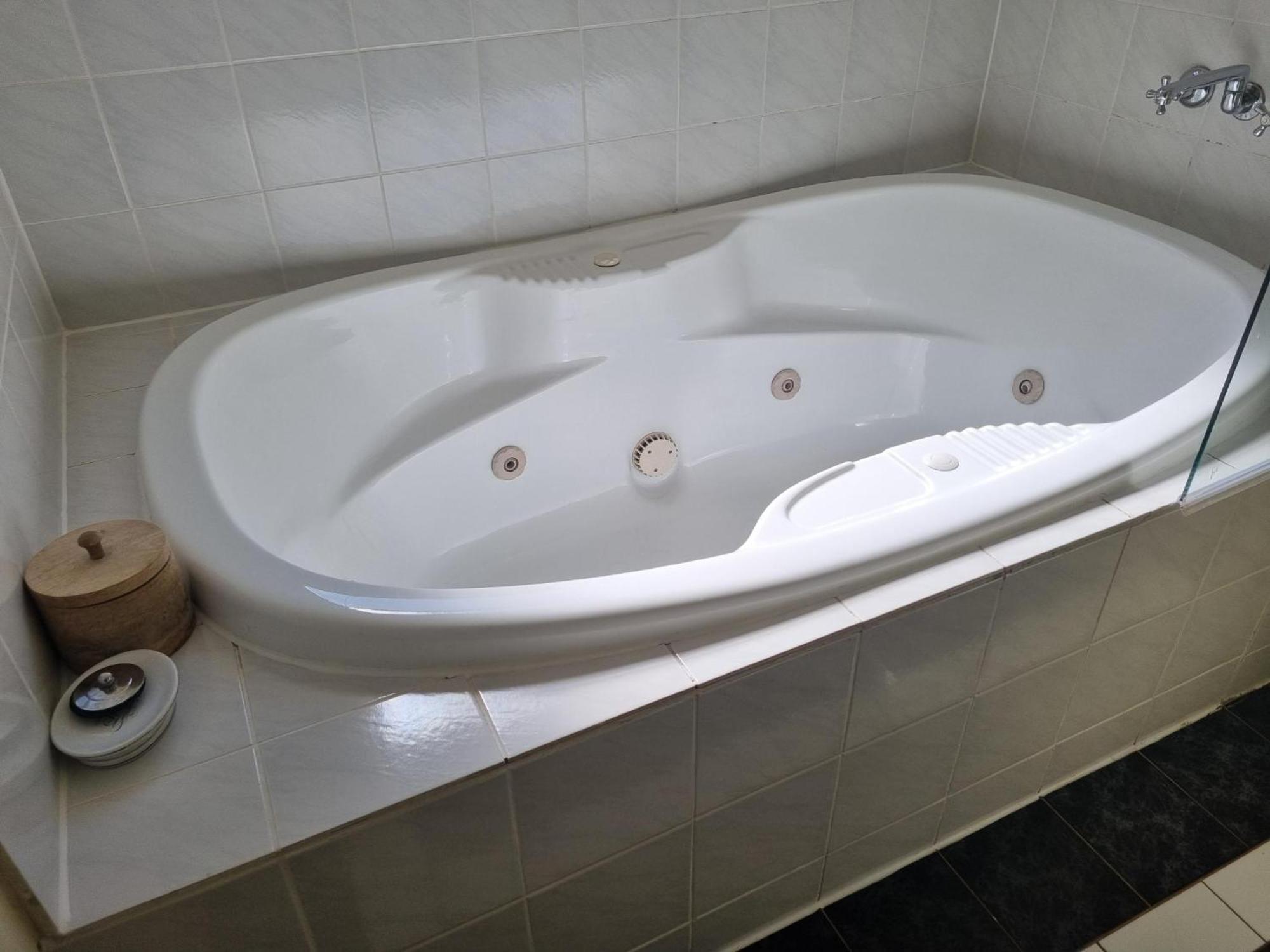 Chez Vous French Spa Villa 2 Поколбин Екстериор снимка