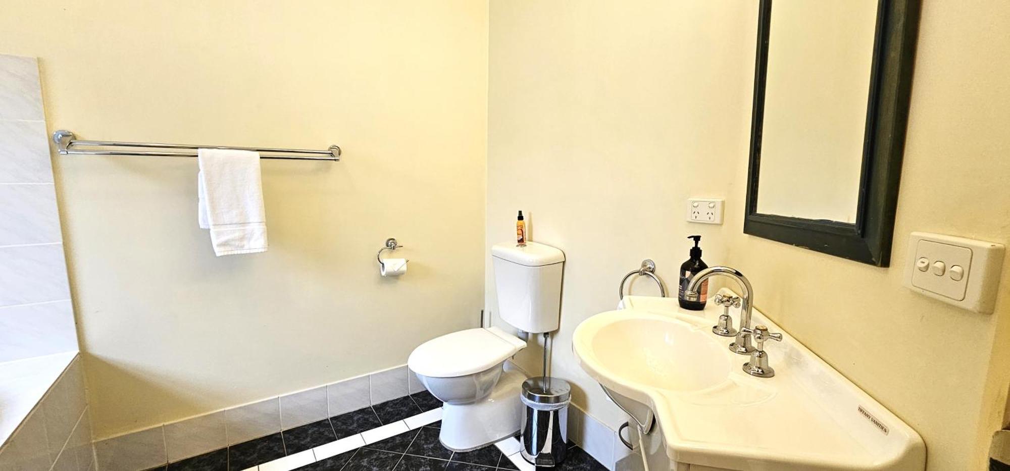 Chez Vous French Spa Villa 2 Поколбин Екстериор снимка